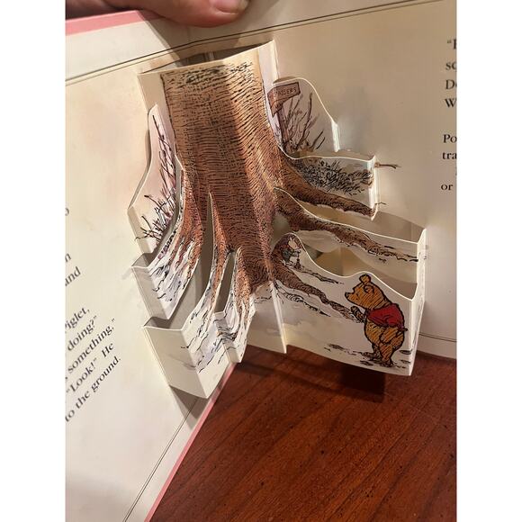 Winnie-The-Pooh The Pop Up Collection Pooh and Piglet Nearly Catch a Woozle - Picture 3 of 5